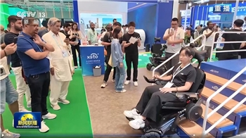 ai智能轮椅爬楼机器方助残便老年病人上下楼电动爬楼轮椅锂电池履带爬楼机出口欧美科技助残